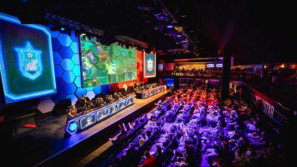 资讯高端局沙漠决赛圈，四面埋伏无掩体