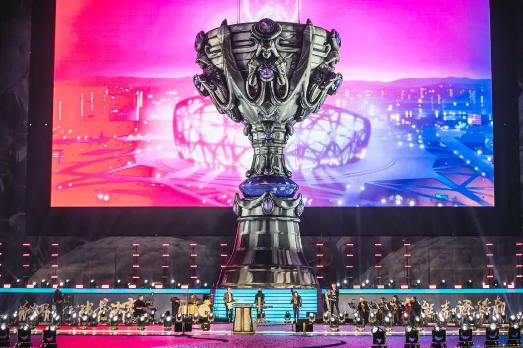 NAVI vs Astralis 和 BIG vs G2： BLAST Bounty 2025 第二轮的紧张对局： 资格赛