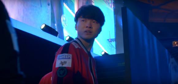 Liangchen , Jax, 和恶魔领主绕过 Baiye ，他的输出达到了最大值。 Bilibili Gaming 和 Weibo Gaming 打成平局。