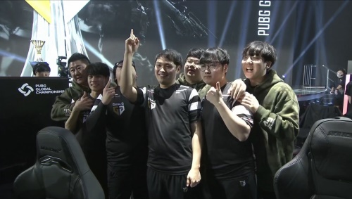 RNG赛后群访 Angel：玩卡牌是战术机密 Wei：现在打的比较有纪律