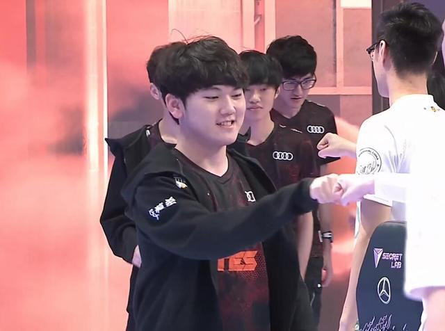 RNG赛后群访 下路选手LP：我想要和队友们一起打造一支全新的RNG