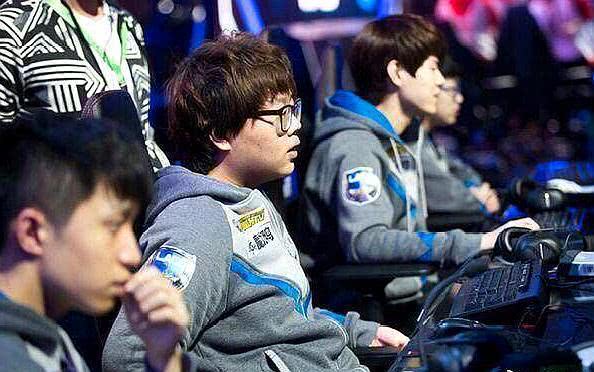 Doinb潘森神枪护体 K神+Sofm兄弟下路搞耍 Doinb队1-0K神队